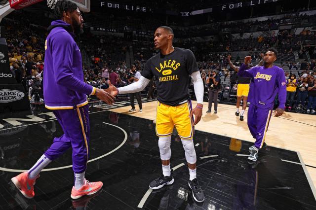 开云体育下载网址-【现场】韦少在马刺享受主场待遇 复苏就此开始?