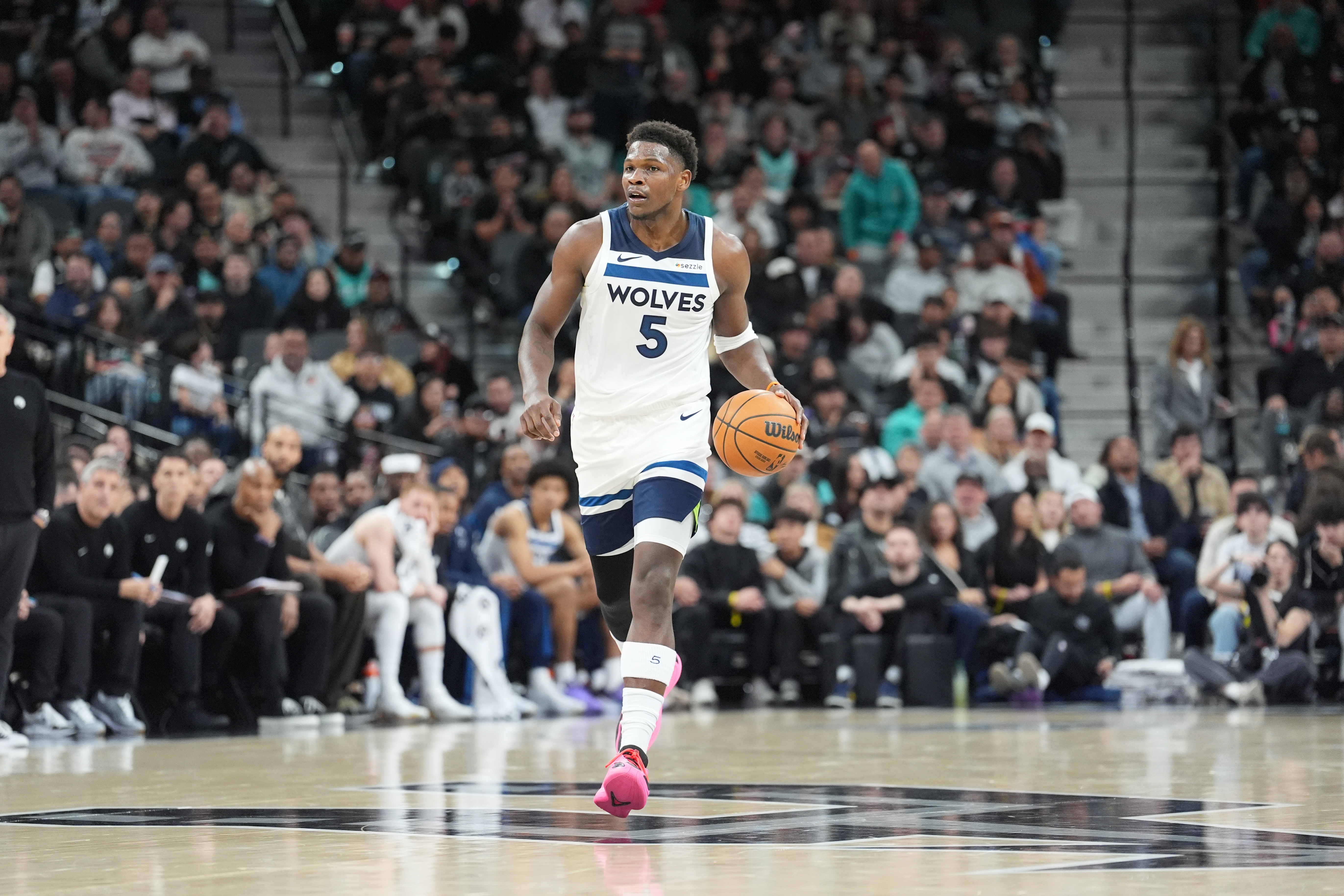 开云体育下载电脑版-森林狼背靠背战勇士 勇士7大将缺阵 爱德华兹也临时缺阵