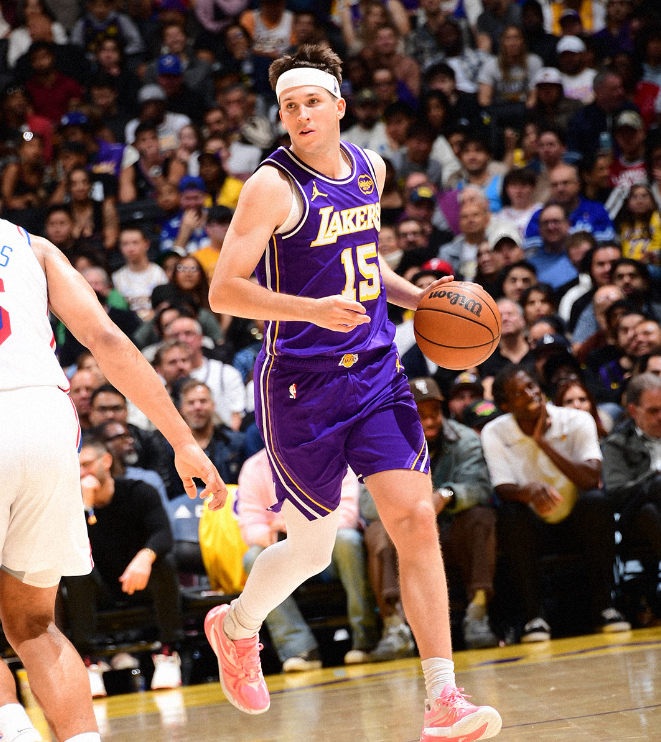 开云体育下载网址-詹姆斯尴尬准三双里夫斯35分救主,大帝空砍35+7+7,湖人逆转76人